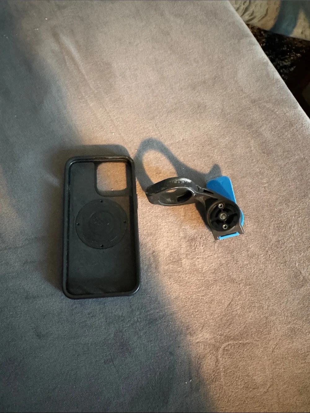 Quad lock iPhone holder for iPhone for cycling